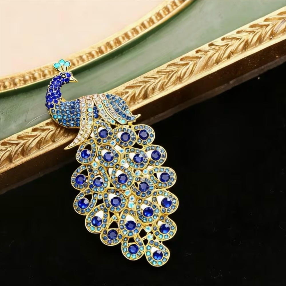 Peacock Rhinestone Encrusted Brooch Modern New Gold Tone - Picture 2 of 4